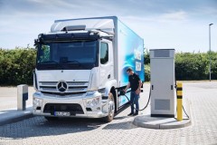 Công ty sở hữu Mercedes-Benz thành lập liên doanh sản xuất pin tại Mỹ