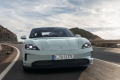 Porsche Taycan 2025 nâng cấp thời lượng pin, phạm vi hoạt động dài hơn và sạc nhanh hơn