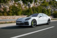 Porsche Panamera 2024 bổ sung biến thể V6 E-Hybrid công suất 536 hp, giá từ 2,5 tỷ đồng