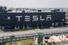 Cổ phiếu Tesla tại thị trường Trung Quốc giảm mạnh: Cắt giảm nhân công và Giảm sản lượng sản xuất xe