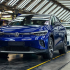 Nhà máy sản xuất xe điện Volkswagen tại Đức dừng hoạt động vì thiếu động cơ