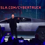 Tesla là nhà sản xuất xe điện hàng đầu thế giới năm 2023