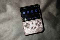 Anbernic RG35XX Plus, bản nâng cấp hoàn hảo của Retro handheld RG35XX với pin lớn hơn đáng kể