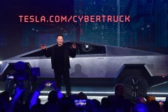 Tesla là nhà sản xuất xe điện hàng đầu thế giới năm 2023