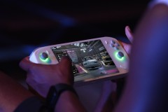 Máy chơi game cầm tay Aokzoe A2 ra mắt với Ryzen 7 7840U, 32GB RAM hỗ trợ Ray Tracing