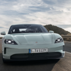 Porsche Taycan 2025 nâng cấp thời lượng pin, phạm vi hoạt động dài hơn và sạc nhanh hơn