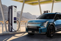 Xe Kia EV9 được sạc miễn phí tại điểm sạc Electrify America