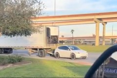 Tesla Model Y được phát hiện kéo theo một rơ-moóc đầu kéo cỡ lớn