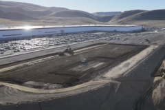 Gigafactory Nevada của Tesla mở rộng sản xuất xe tải Tesla Semi và pin 4680