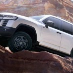 Toyota ngừng giao Land Cruiser, Hilux và nhiều mẫu xe khác do gian lận dữ liệu động cơ
