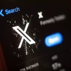 Cổ phiếu Tesla giảm mạnh giữa lúc Elon Musk đối mặt với sự cố trên nền tảng X