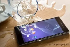 Kiểm tra chống nước cho smartphone Sony trong mùa mưa "thất thủ"