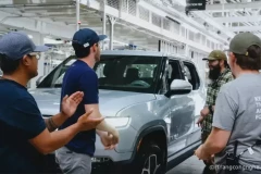 Rivian R1T xuất xưởng phiên bản động cơ điện kép cho phạm vi hoạt động tới 644km