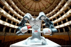 Robot công nghiệp là gì? Ứng dụng của Robot công nghiệp trong lắp ráp, sản xuất