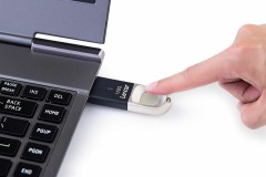 Lexar giới thiệu ổ cứng di động JumpDrive F35 với bảo mật vân tay, giá từ 1.3 triệu đồng