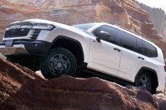 Toyota ngừng giao Land Cruiser, Hilux và nhiều mẫu xe khác do gian lận dữ liệu động cơ