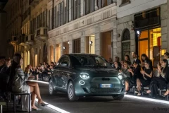 Fiat 500e và Armani: Dòng xe điện có những tính năng gì mới ?
