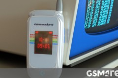 Commodore ra mắt Callback 8020, điện thoại giữa thông minh và đơn giản