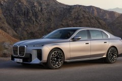 BMW điều chỉnh dự báo lợi nhuận do căng thẳng địa chính trị