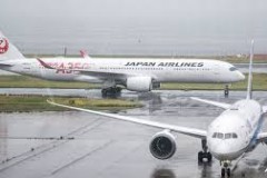 Hơn 100 chuyến bay của Japan Airlines bị hủy do bão nhiệt đới