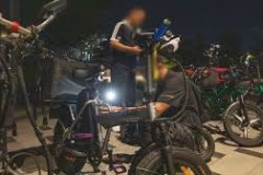 Hơn 110 thiết bị di chuyển hoạt động bị tịch thu trong chiến dịch chung của LTA và cảnh sát