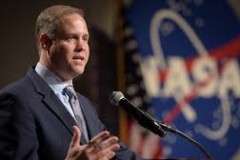 Cựu giám đốc NASA đặt câu hỏi về kế hoạch hạ cánh trên mặt trăng của Artemis