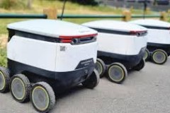 Robot giao hàng gây tranh cãi về an toàn cho người đi bộ