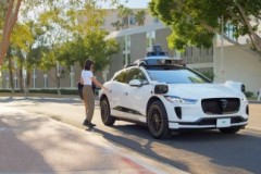 Dallas đón Waymo, London đón Uber và Wayve - thực tế hai tốc độ của taxi tự lái