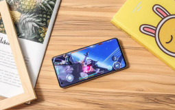 Trên tay iQOO 5 Pro: Sạc nhanh 120W, Snapdragon 865, 3 camera sau 50MP