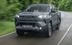 Toyota ra mắt mẫu xe bán tải điện hoàn toàn đầu tiên với thiết kế mạnh mẽ