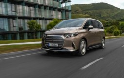 Mercedes-Benz VLE 300 chính thức ra mắt, VLE 400 sẽ theo sau