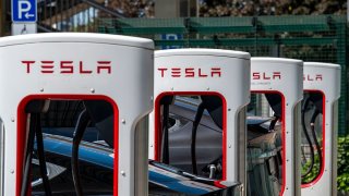 Chủ xe Tesla thử nghiệm Supercharger trên hành trình 700 dặm