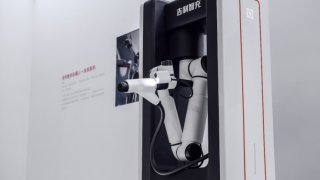 Geely ra mắt kiến trúc sạc xe điện 2,2 MW tại Ningbo