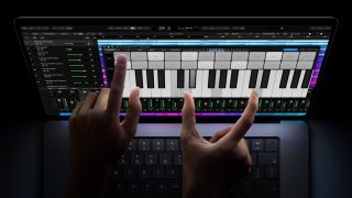 Apple ra mắt MacBook Pro màn hình PROLED XDR, lần đầu có cảm ứng trên Mac