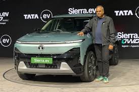 Tata Sierra EV ra mắt với giá khởi điểm 18,79 lakh