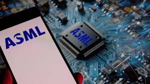 ASML nâng dự báo doanh thu nhờ nhu cầu chip AI mạnh mẽ