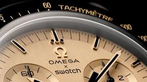 Swatch ra mắt MoonSwatch vàng kỷ niệm 50 năm ngày đầu tiên con người đặt chân lên mặt trăng