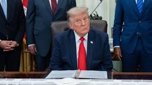 Trump xem xét kiểm soát AI sau các sự cố tấn công mạng của OpenAI