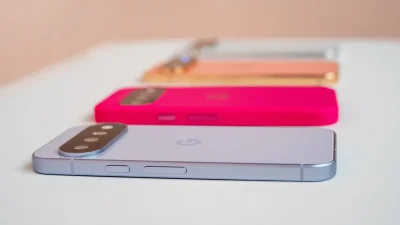So sánh Google Pixel 11 và Samsung Galaxy S26: Thông số, giá cả và camera