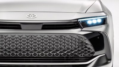 Toyota Crown và Camry: Cuộc chiến trong nội bộ Toyota