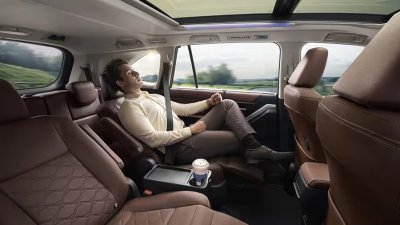 Toyota Innova Hycross mới: 8 chỗ ngồi và tiết kiệm nhiên liệu 23 km/l