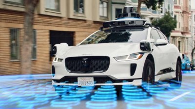 Waymo chỉ trích chiến lược của Tesla trong cuộc đua xe tự lái