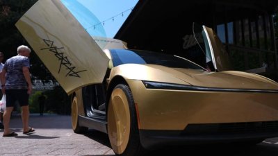 Tesla ra mắt Cybercab: Xe taxi tự hành không vô lăng