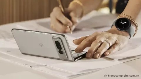 Điện thoại gập đầu tiên Pixel Fold của Google chính thức trình làng