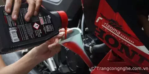 Hướng dẫn các bước thay nhớt xe máy tại nhà