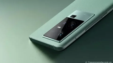 Vivo iQOO 11S trang bị bộ sạc siêu nhanh 200W