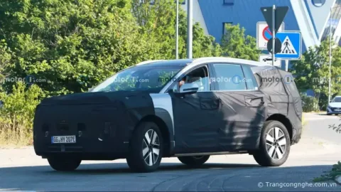 Hyundai Ioniq 7 lộ ảnh chạy thử trên đường, SUV điện 7 chỗ 3 hàng ghế