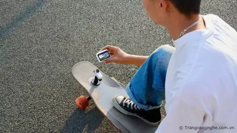 Insta360 giới thiệu camera hành động Insta360 Go 3 kèm phụ kiện Action Pod có màn hình