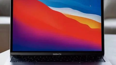 Chiếc MacBook Pro trong quảng cáo của Intel còn đẹp hơn hàng thật từ Apple