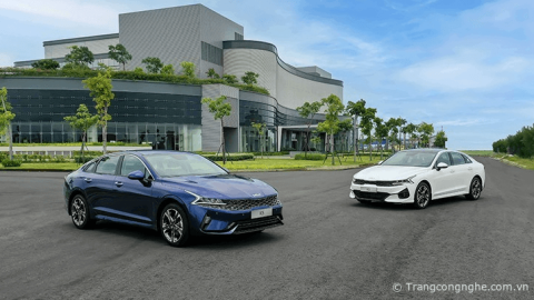 Giá xe Kia K5 giảm mạnh sau chương trình ưu đãi, tạo điểm tựa cạnh tranh với Toyota Camry